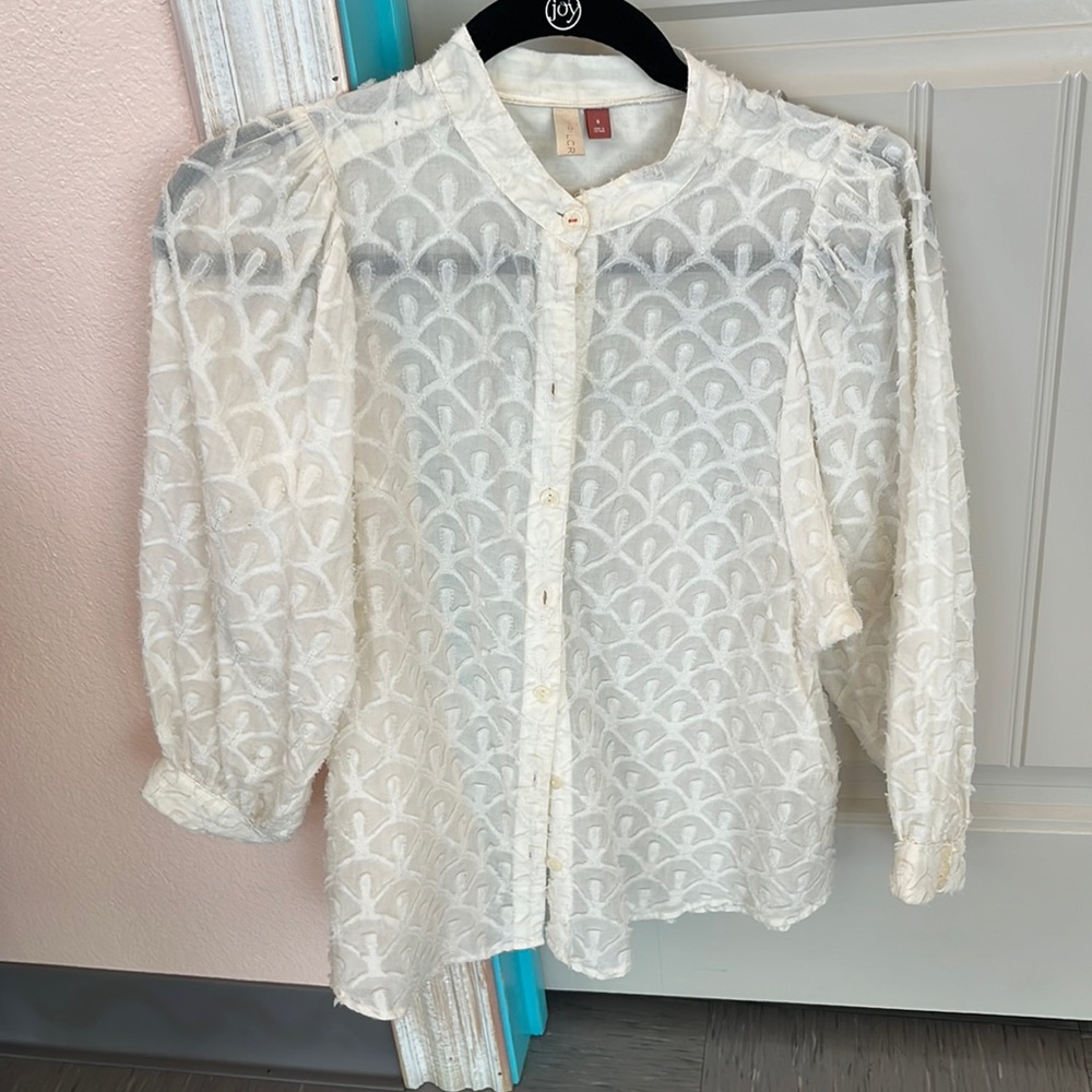 Anthropologie Cream Button Up 3/4 sleeve blouse with detail